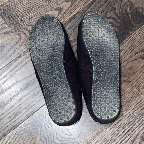 TOMS - Picture 5 of 5